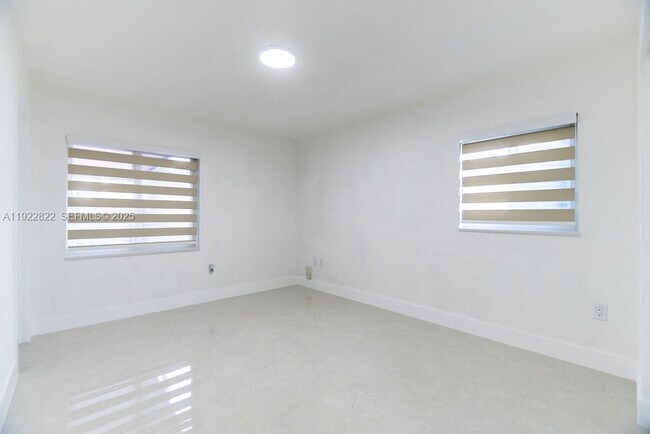 Building Photo - 5240 SW 139th Pl