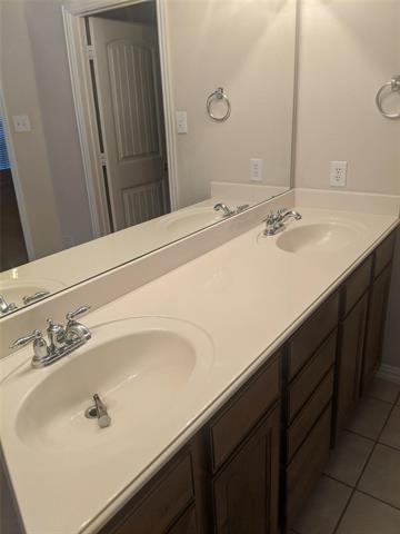 Building Photo - 8808 Paradise Dr