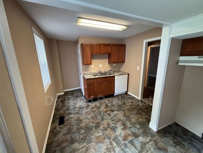 Building Photo - 917 Prytania Ave