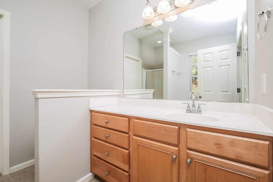 Building Photo - 650 Ashbrittle Dr