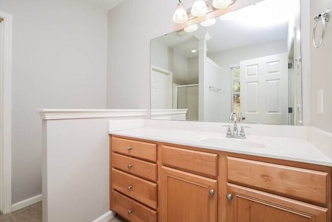 Building Photo - 650 Ashbrittle Dr