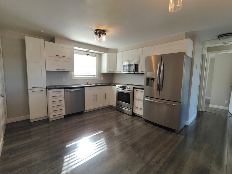 Primary Photo - 172 Perry Ave