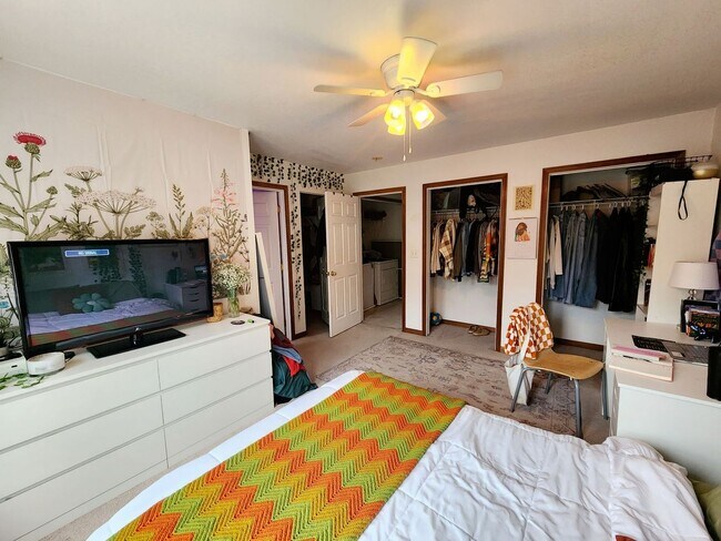 Building Photo - 3bed, 2.5bath Townhouse Near Medical Center and WVU Farm - Available 05/20/2026