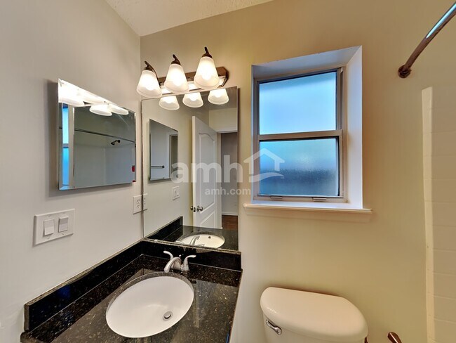 Building Photo - 985 Hyannis Port Dr