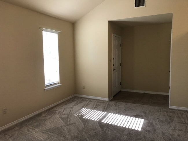 Building Photo - Cedar Creek Duplex