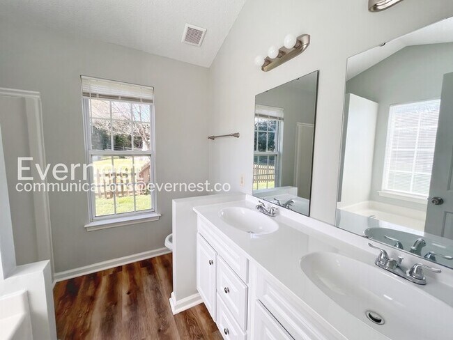 Building Photo - 4588 Lands End Ct SW