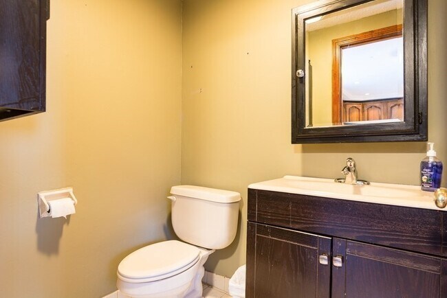 Building Photo - 474 E 7th St