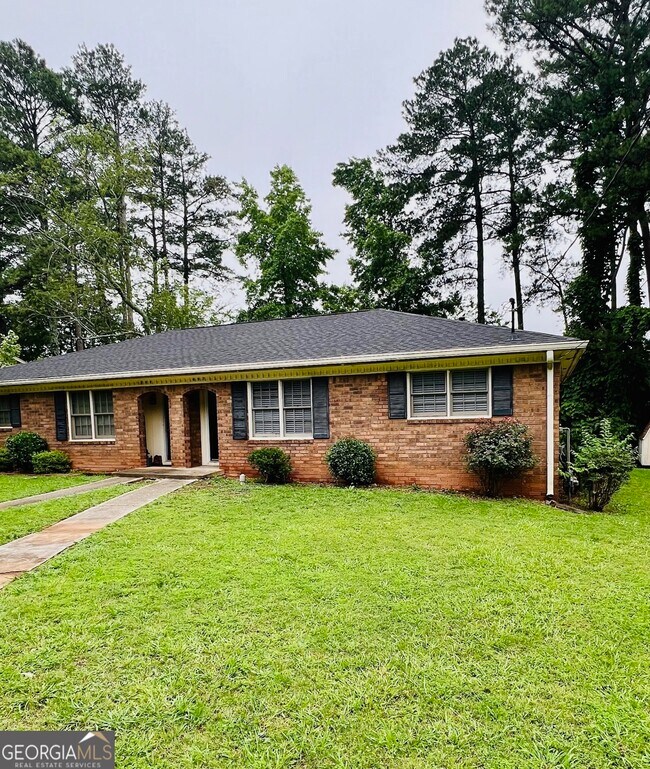 Building Photo - 497 Charleston Ln