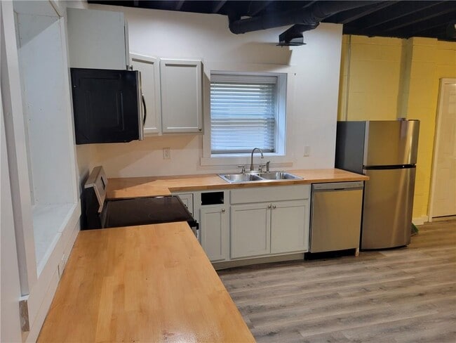 Building Photo - 3495 Tulip Dr