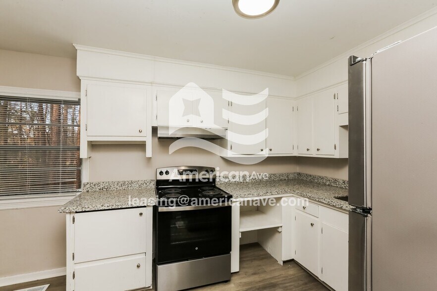 Building Photo - 330 Pine Ridge Rd