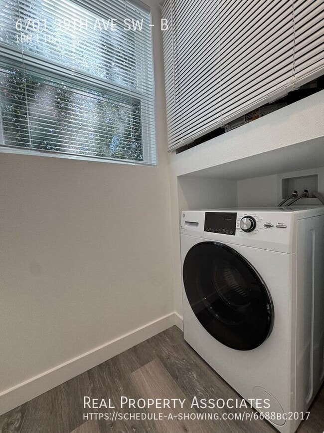 Building Photo - 6701 39th Ave SW