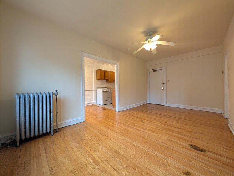 Building Photo - 1160 N Dearborn St