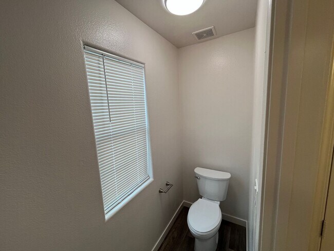 Building Photo - Beautiful home ready for rent