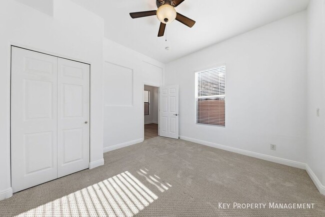 Building Photo - 956 Via Canale Dr