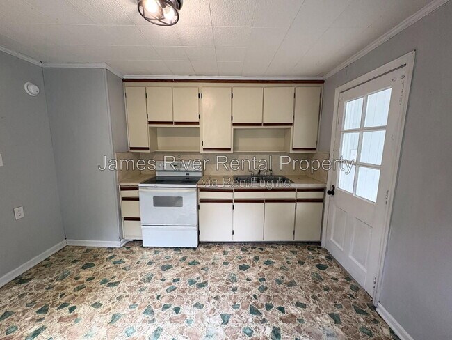 Building Photo - 1312 Laurel Ln