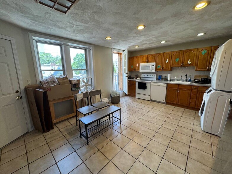 Kitchen - 154 Harvard St