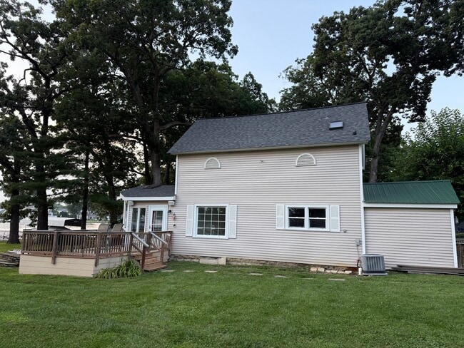 Building Photo - 1809 N Woodlawn Park Ave
