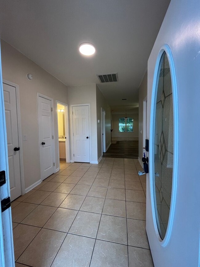 Building Photo - 206 Royal Palms Ave