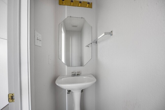 Building Photo - 4524 Alamosa St