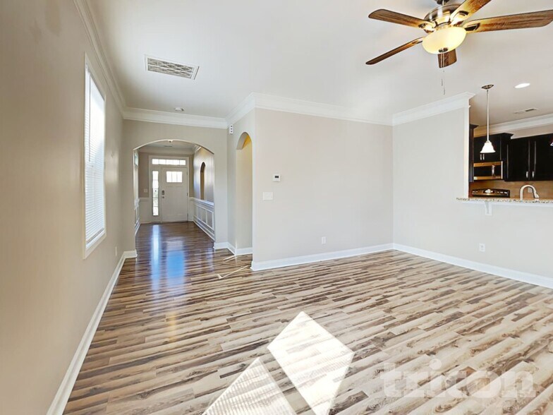 Building Photo - 447 Knothole Ln