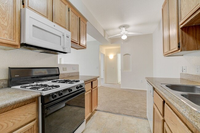 Building Photo - Beautiful 2 Bedroom 2 Full Bath Condo