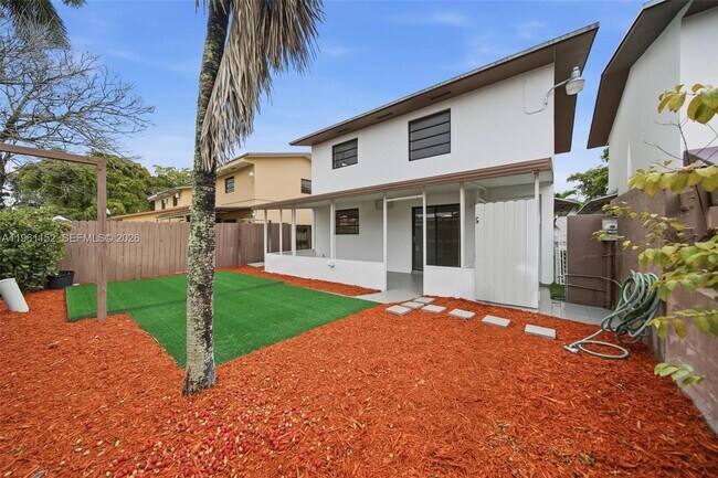 Building Photo - 1281 W 42nd St