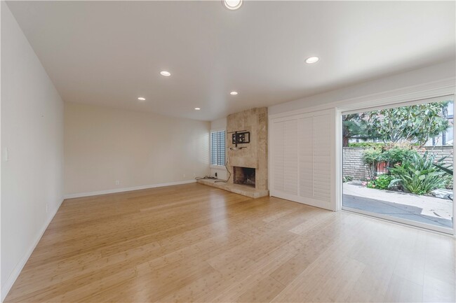 Building Photo - 23 Chicory Way