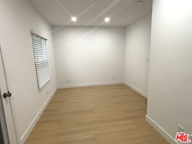 Building Photo - 2115 Venice Blvd.