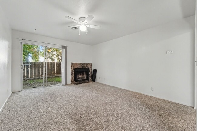 Building Photo - 0385