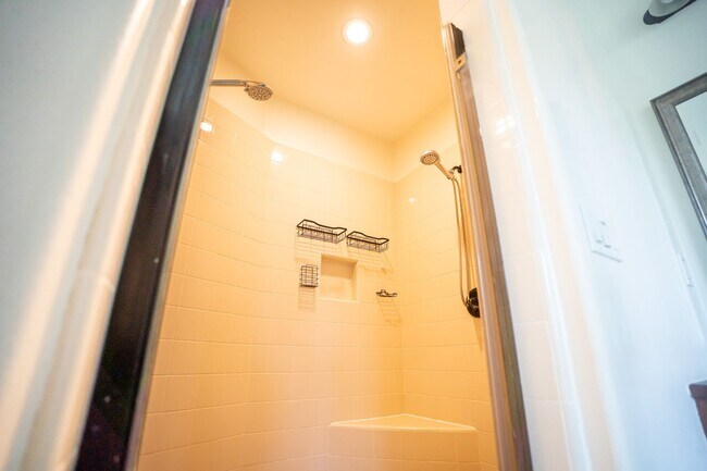 Building Photo - Exceptional estate Located In the highly desirable College Park Community.