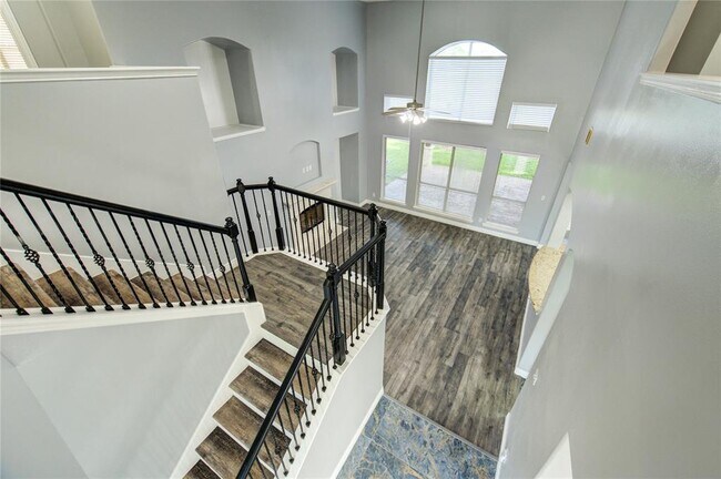 Building Photo - 5002 Laura Lee Ln