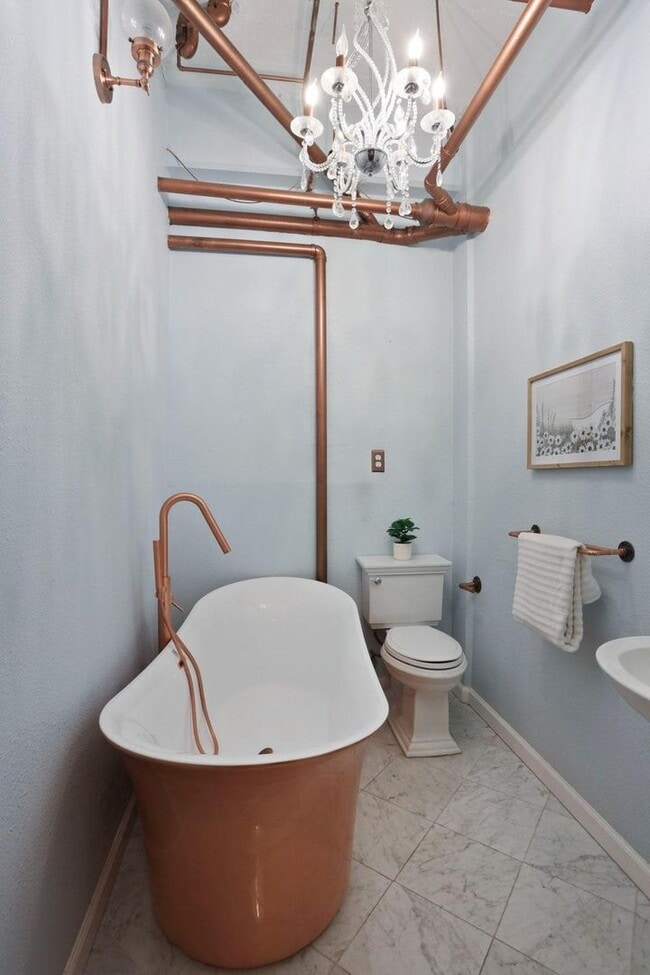Building Photo - CHIC INDUSTRIAL 2BR/2BA CONDO Available Now!