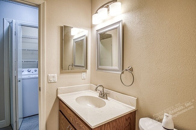 Building Photo - West Gate Area | LaCoruna Courts| Townhome | Unfurnished