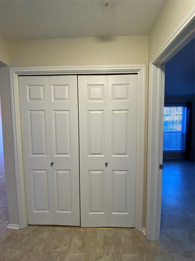 Building Photo - 1202 Thorpe Ln