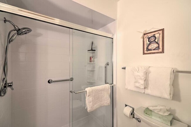 Building Photo - 2334 Carriage Dr