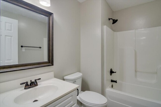 Building Photo - 684 Brook Trail