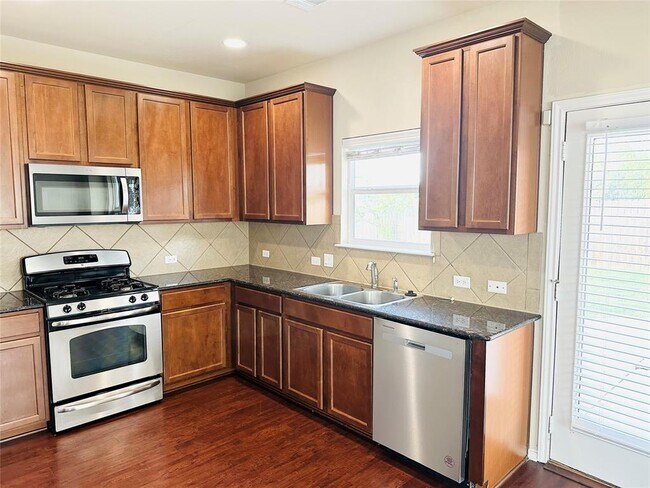 Building Photo - 245 Verano Dr