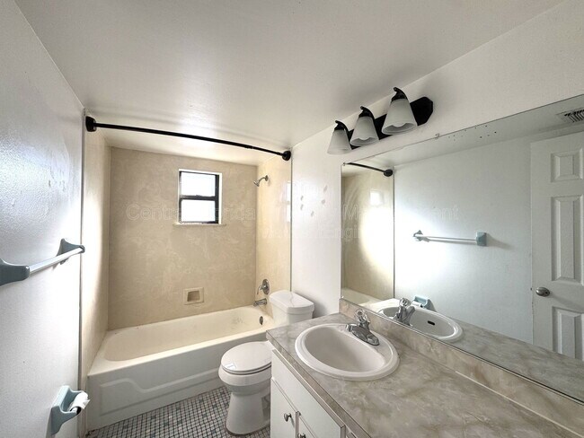 Building Photo - 2316 Bryan St