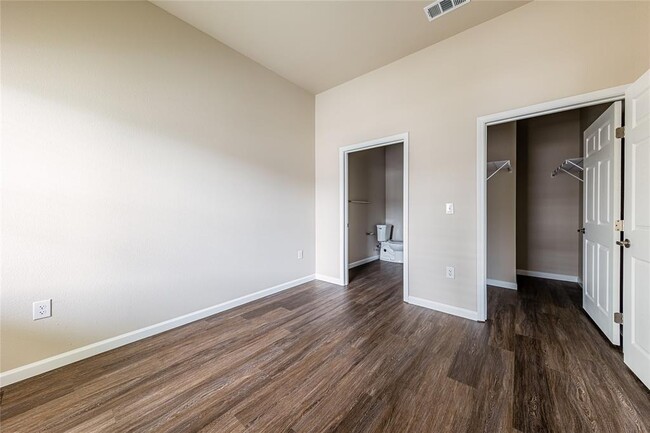 Building Photo - 501 Horseshoe Dr