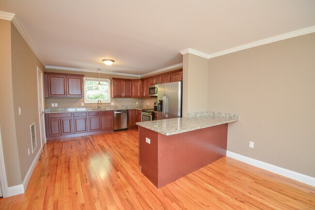 Building Photo - 339 Meadowside Rd