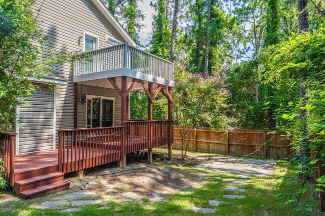 Building Photo - 555 N Saylor St