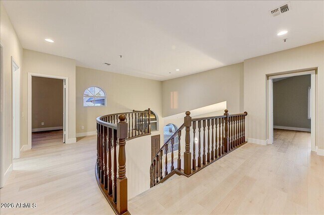 Building Photo - 13045 E Shangri La Rd