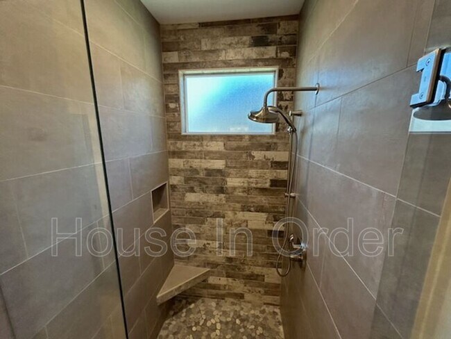 Building Photo - 203 Fletcher View Dr