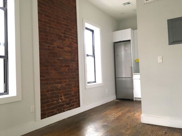 Building Photo - 58-25 Myrtle Ave