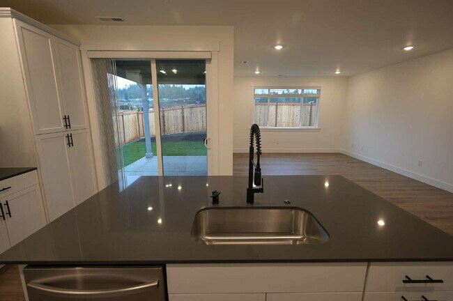 Building Photo - Beautiful New Home in Rolling Hills – Built in 2025