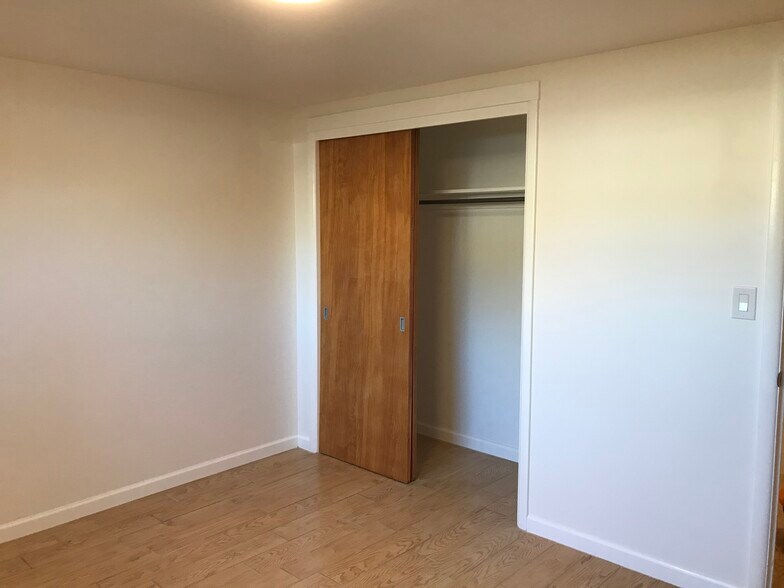 Building Photo - 975 W 300 N