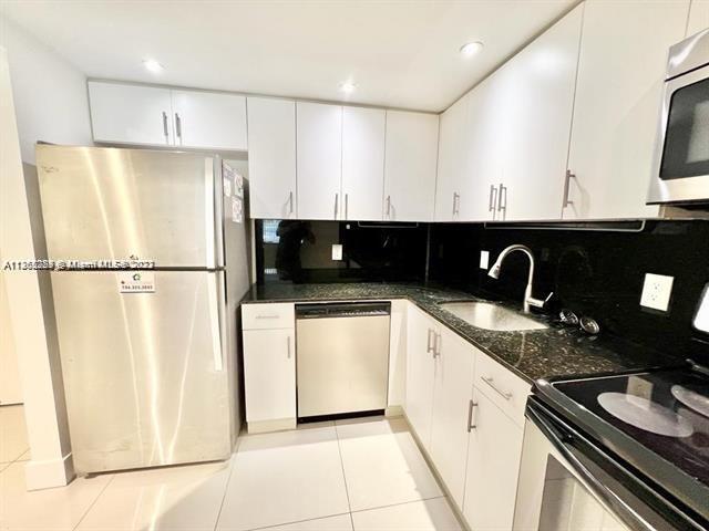 Building Photo - 16950 W Dixie Hwy