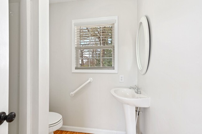 Building Photo - Beautiful 3 BR, 3BA Home-District 1 Schools, Walking Distance to Downtown Inman