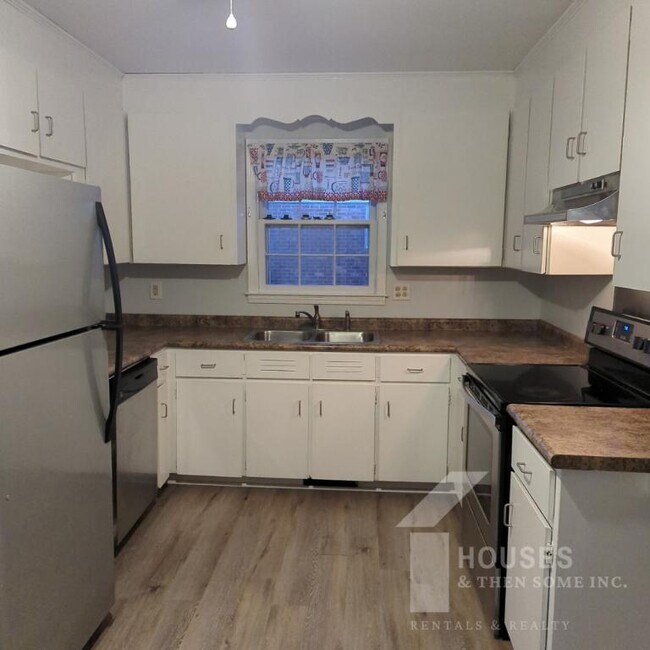 Building Photo - 123 Abbotsford Dr