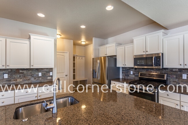 Building Photo - 6698 Lucky Star Ln